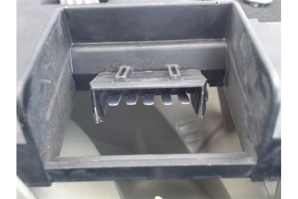 Recambio de piloto trasero derecho para ford fiesta berlina referencia OEM IAM 1044154   Recambio de piloto trasero derecho para ford fiesta berlina referencia OEM IAM 1044154