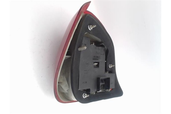 Recambio de piloto trasero derecho para ford fiesta berlina referencia OEM IAM 1044154   Recambio de piloto trasero derecho para ford fiesta berlina referencia OEM IAM 1044154