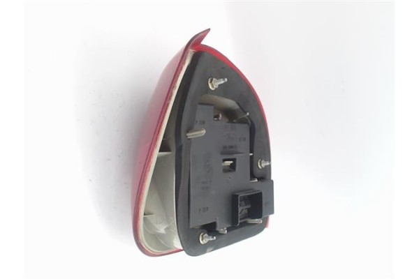 Recambio de piloto trasero derecho para ford fiesta berlina referencia OEM IAM 1044154   Recambio de piloto trasero derecho para ford fiesta berlina referencia OEM IAM 1044154