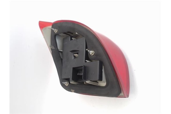 Recambio de piloto trasero derecho para ford fiesta berlina referencia OEM IAM 1044154   Recambio de piloto trasero derecho para ford fiesta berlina referencia OEM IAM 1044154