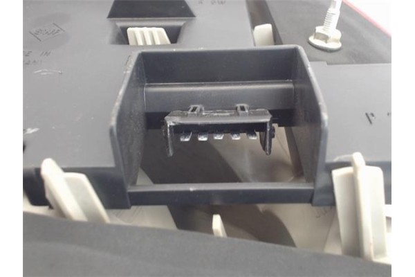 Recambio de piloto trasero derecho para ford fiesta berlina referencia OEM IAM 1044154   Recambio de piloto trasero derecho para ford fiesta berlina referencia OEM IAM 1044154