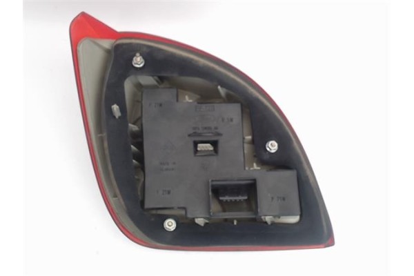 Recambio de piloto trasero derecho para ford fiesta berlina referencia OEM IAM 1044154  