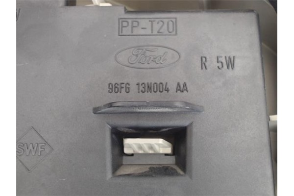 Recambio de piloto trasero derecho para ford fiesta berlina referencia OEM IAM 1044154  
