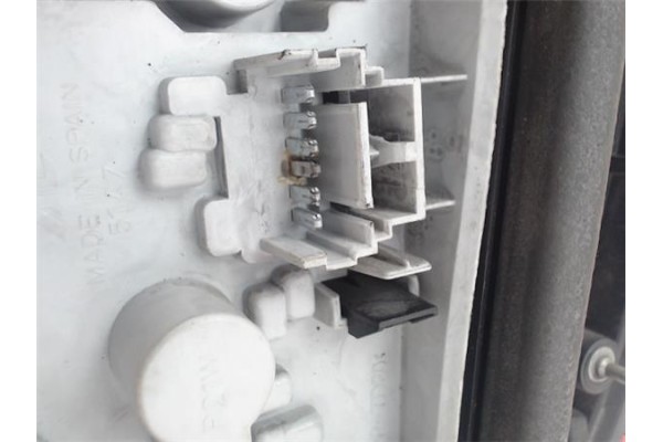 Recambio de piloto trasero izquierdo para renault modus i referencia OEM IAM 8200613078  