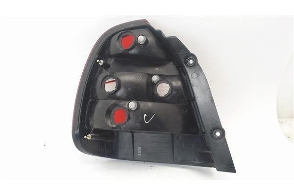Recambio de piloto trasero derecho para daewoo nubira berlina referencia OEM IAM 311001420  