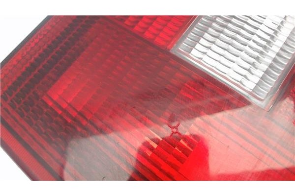 Recambio de piloto trasero derecho para volvo serie 440 referencia OEM IAM 3345526  