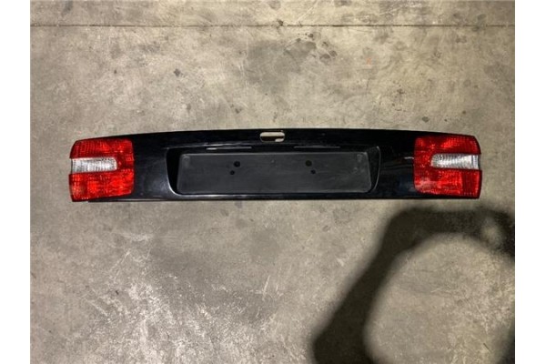 Recambio de moldura porton trasero para volvo v40 familiar referencia OEM IAM 30899990  