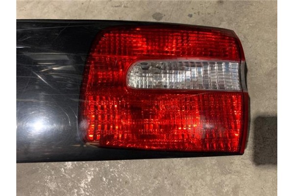 Recambio de moldura porton trasero para volvo v40 familiar referencia OEM IAM 30899990  