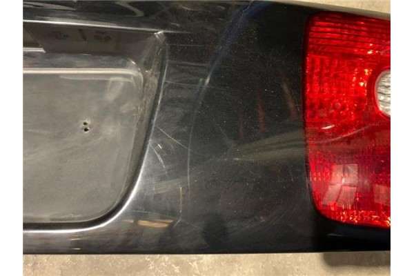Recambio de moldura porton trasero para volvo v40 familiar referencia OEM IAM 30899990  