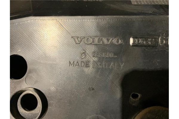 Recambio de moldura porton trasero para volvo v40 familiar referencia OEM IAM 30899990  