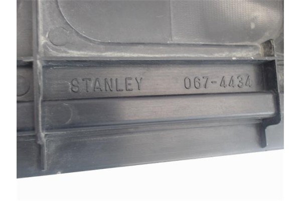 Recambio de piloto trasero central para mazda 323 c/f/s berlina (ba) referencia OEM IAM 674434  
