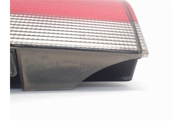 Recambio de piloto trasero central para saab 900 berlina referencia OEM IAM 4481677  