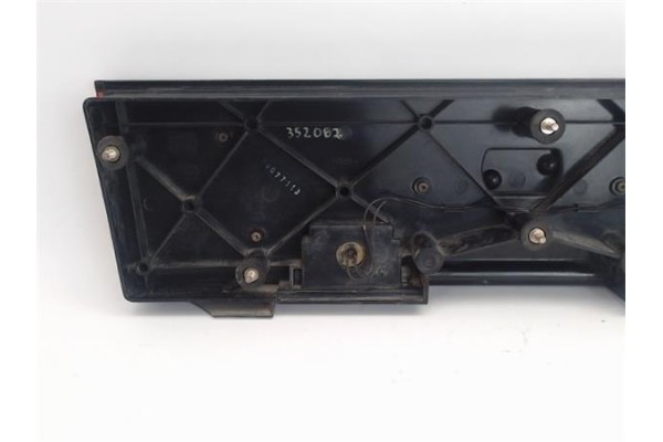 Recambio de piloto trasero central para saab 900 berlina referencia OEM IAM 4481677  