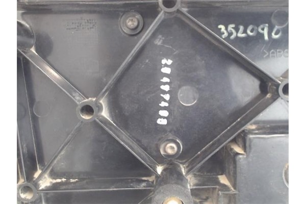 Recambio de piloto trasero central para saab 900 berlina referencia OEM IAM 4481677  