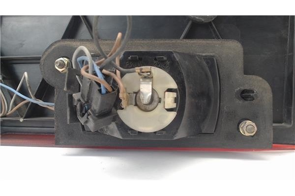 Recambio de piloto trasero central para saab 9000 cs referencia OEM IAM 4521175  