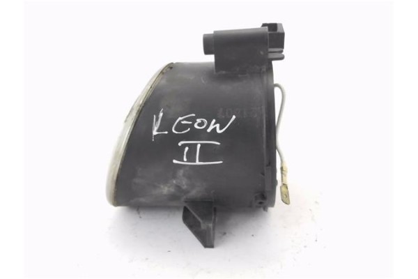 Recambio de faro antiniebla derecho para seat leon (1p1) 1.6 reference referencia OEM IAM 4B0941700  