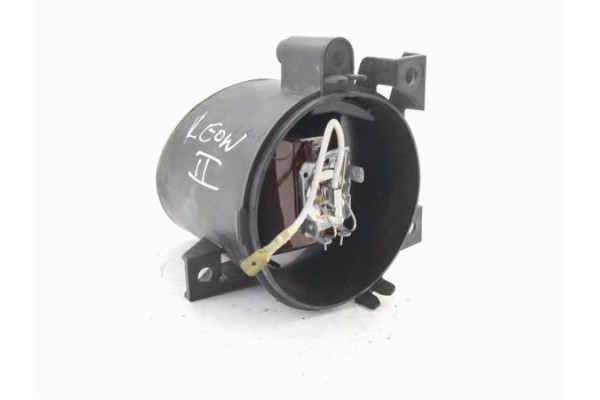 Recambio de faro antiniebla derecho para seat leon (1p1) 1.6 reference referencia OEM IAM 4B0941700  