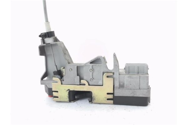 Recambio de cierre electromagnetico trasero derecho para peugeot 307 break / sw (s1) 1.6 break xr referencia OEM IAM 9138C0  