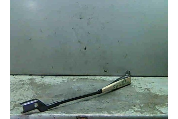 Recambio de brazo limpiaparabrisas delantero para renault twingo (cn0_) 1.5 dci (cn0e) referencia OEM IAM   