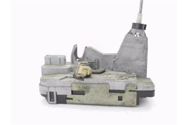 Recambio de cierre electromagnetico trasero derecho para peugeot 307 break / sw (s1) 1.6 break xr referencia OEM IAM 9138C0  