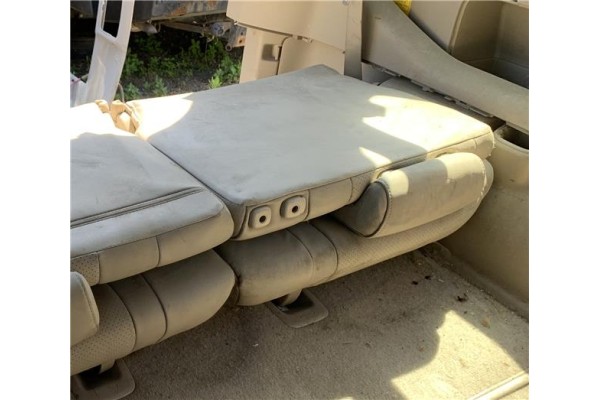 Recambio de asiento 3ª fila izquierdo para toyota land cruiser (j12) 3.0 d-4d (kdj120) referencia OEM IAM 7172060131  