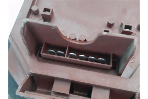 Recambio de piloto trasero derecho para rover montego 1.6 referencia OEM IAM A0198490  
