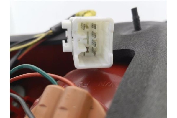 Recambio de piloto trasero derecho para kia cerato (ld) 1.5 lx crdi berlina (4-ptas.) referencia OEM IAM 924022F210  