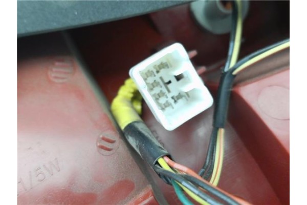 Recambio de piloto trasero izquierdo para kia cerato (ld) 1.5 lx crdi berlina (4-ptas.) referencia OEM IAM 924012F210  