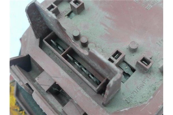 Recambio de piloto trasero derecho para rover montego 1.6 referencia OEM IAM BAU4914  