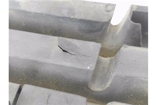Recambio de rejilla paragolpes delantero izquierda para volkswagen golf iv berlina (1j1) 1.6 referencia OEM IAM 1J0853665B  