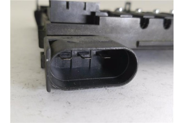 Recambio de caja fusibles/rele para volkswagen golf iv berlina (1j1) 1.9 advance referencia OEM IAM 1J0937550  