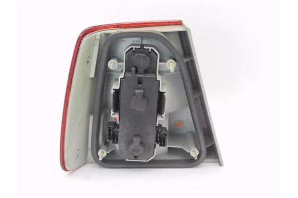 Recambio de piloto trasero derecho para volvo serie 960 berlina/familiar 2.5 24v berlina referencia OEM IAM 9126861 9126886 