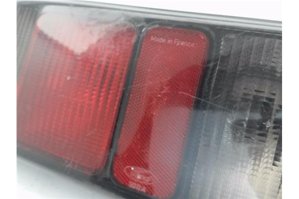 Recambio de piloto trasero izquierdo para ford sierra berlina 1.6 bravo referencia OEM IAM 6151243  