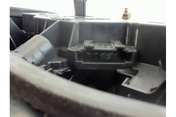 Recambio de piloto trasero derecho para volkswagen polo iii berlina (6n2) referencia OEM IAM 6N0945258 962566 
