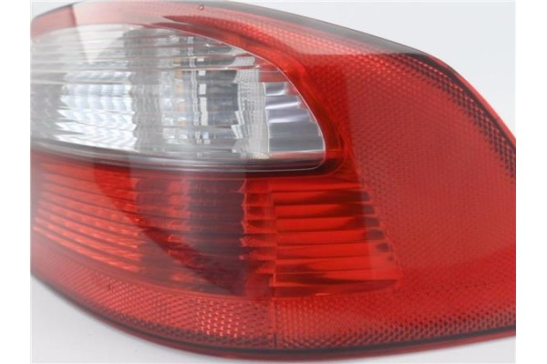Recambio de piloto trasero derecho para renault laguna ii (xgo) 1.9d dci (120) referencia OEM IAM 8200002474 23450202 