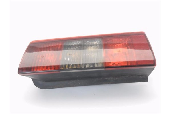 Recambio de piloto trasero derecho para opel combo (corsa c) 1.7 di 16v referencia OEM IAM E95302  
