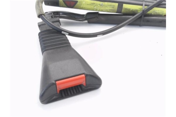 Recambio de anclaje cinturon delantero derecho para opel corsa b 1.7 d referencia OEM IAM 90387492  