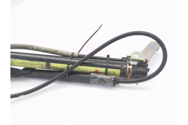 Recambio de anclaje cinturon delantero derecho para opel corsa b 1.7 d referencia OEM IAM 90387492  