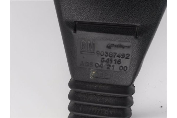 Recambio de anclaje cinturon delantero derecho para opel corsa b 1.7 d referencia OEM IAM 90387492  