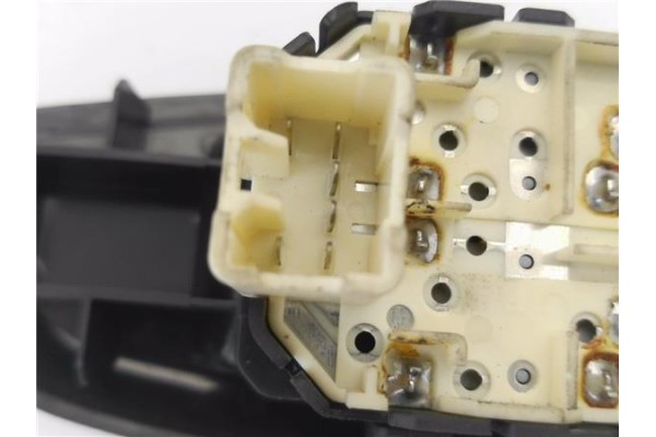 Recambio de mando elevalunas delantero izquierdo para chevrolet kalos 1.2 se referencia OEM IAM 621W04750  