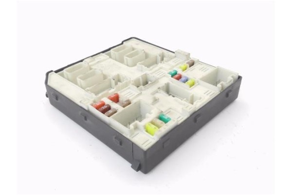 Recambio de caja reles para renault master iii combi 2.3 l1h1 3,0t referencia OEM IAM 519543F08 284B66852R 