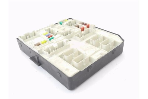 Recambio de caja reles para renault master iii combi 2.3 l1h1 3,0t referencia OEM IAM 519543F08 284B66852R 