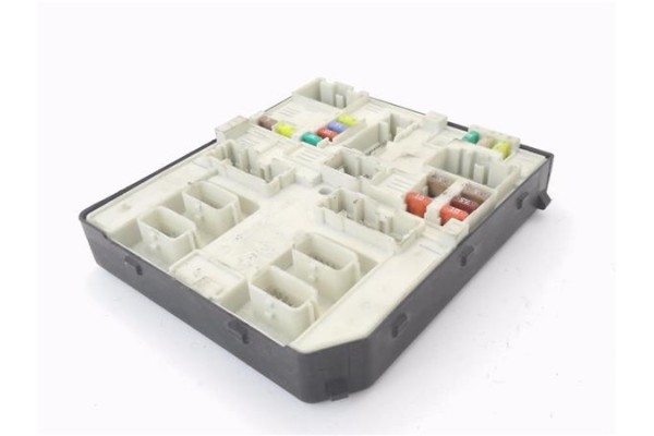 Recambio de caja reles para renault master iii combi 2.3 l1h1 3,0t referencia OEM IAM 519543F08 284B66852R 