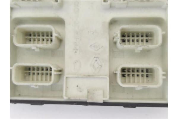 Recambio de caja reles para renault master iii combi 2.3 l1h1 3,0t referencia OEM IAM 519543F08 284B66852R 