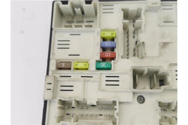 Recambio de caja reles para renault master iii combi 2.3 l1h1 3,0t referencia OEM IAM 519543F08 284B66852R 