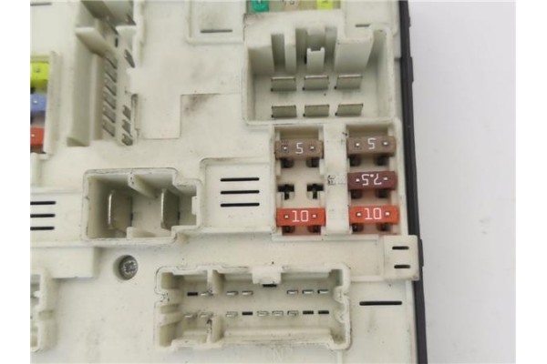 Recambio de caja reles para renault master iii combi 2.3 l1h1 3,0t referencia OEM IAM 519543F08 284B66852R 
