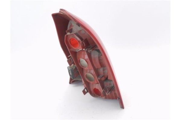 Recambio de piloto trasero izquierdo para renault clio ii (xbo) 1.5d dci 80cv referencia OEM IAM 8200071413  