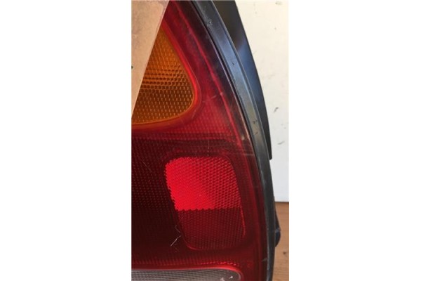 Recambio de piloto trasero izquierdo para hyundai lantra familiar (rd) 1.6 1.8i gls referencia OEM IAM 23571156  
