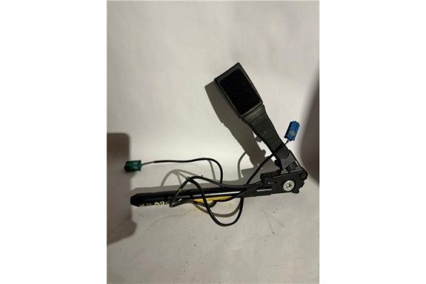 Recambio de anclaje cinturon delantero derecho para opel astra h berlina 1.7 cdti referencia OEM IAM   