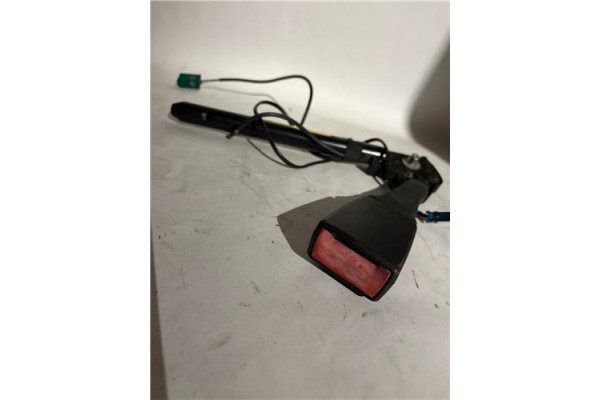 Recambio de anclaje cinturon delantero derecho para opel astra h berlina 1.7 cdti referencia OEM IAM   
